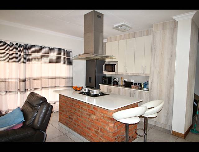 3 BEDROOM SECTIONAL TITLE FOR SALE IN POMONA